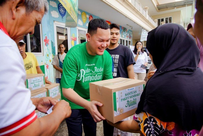 DAIKIN Salurkan Lebih Dari 1000 Paket Sembako