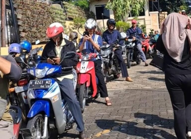 Sehari Pemutihan Pajak, Samsat II Semarang Catat Rp 1,2 M dan 2.535 Kendaraan 