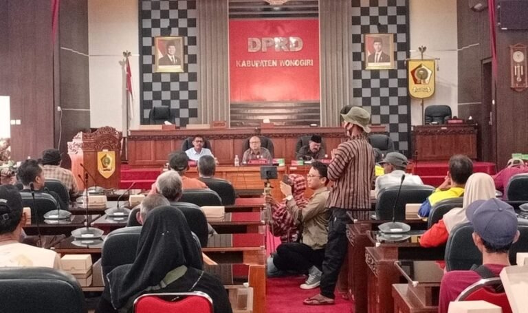 Warga Wonogiri Tolak Pembangunan Pabrik  Semen di Pracimantoro 