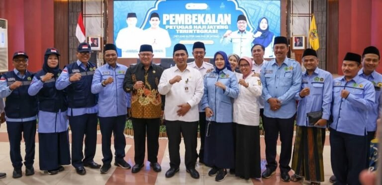 Wagub Jateng Ajak Petugas Haji Jateng Lebih Sabar Melayani Jamaah