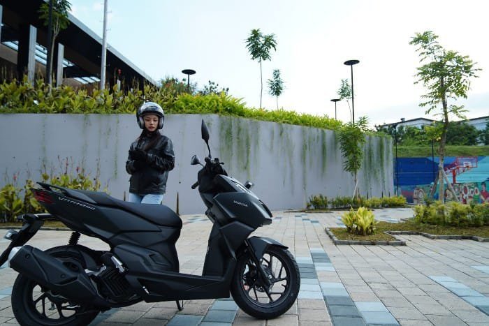 Kunci Latihan dan Tips Cepat Mahir untuk Naik Motor Bagi Perempuan Pemula