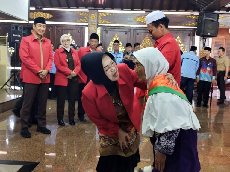 671 Calon Jamaah Haji Asal Sukoharjo Dilepas Bupati, Terbagi 4 Kloter