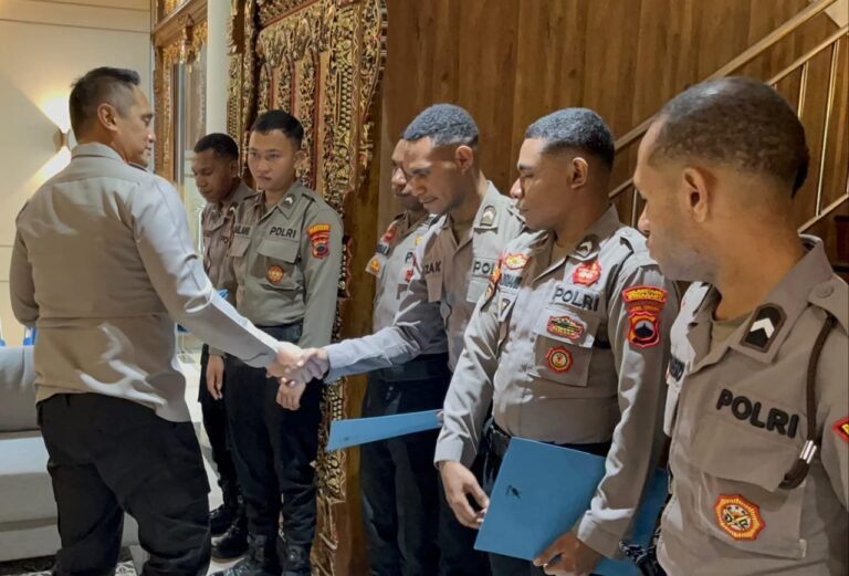 Polrestabes Lepas 9 Bintara Remaja Papua, Kapolrestabes: Jaga Institusi, Terbaik untuk Tanah Papua 