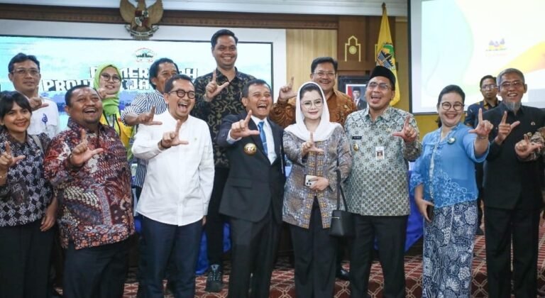 Gubernur Luthfi, Bupati, dan Walikota Kompak Minta Perhatian Pusat : “Help Me!”