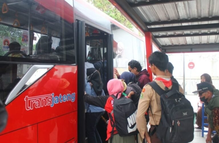 100 Hari Luthfi-Yasin, Ongkos BRT Hanya Seribu Rupiah