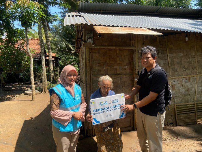 Peringati Hari Kartini, Srikandi PLN UP3 Magelang Nyalakan Listrik Gratis