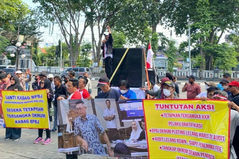 Polrestabes Kawal Aksi Unjuk Rasa Anti Korupsi di Balai Kota, Berjalan Aman 