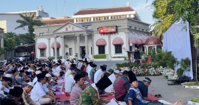 Dr. Tafsir Khotbah Idul Adha: Meneladani Iman, Menyemai Kepedulian