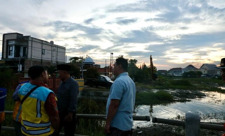 Demi Warga, Jumat Petang, Pak Wagub Tinjau Pompa Sungai Dompo Sayung 