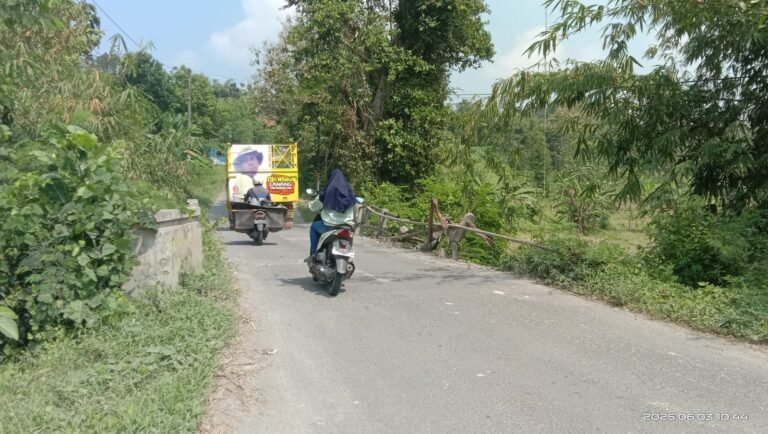 Lelang Proyek Molor, Warga Keluhkan Jalan Rusak Tangen – Gesi