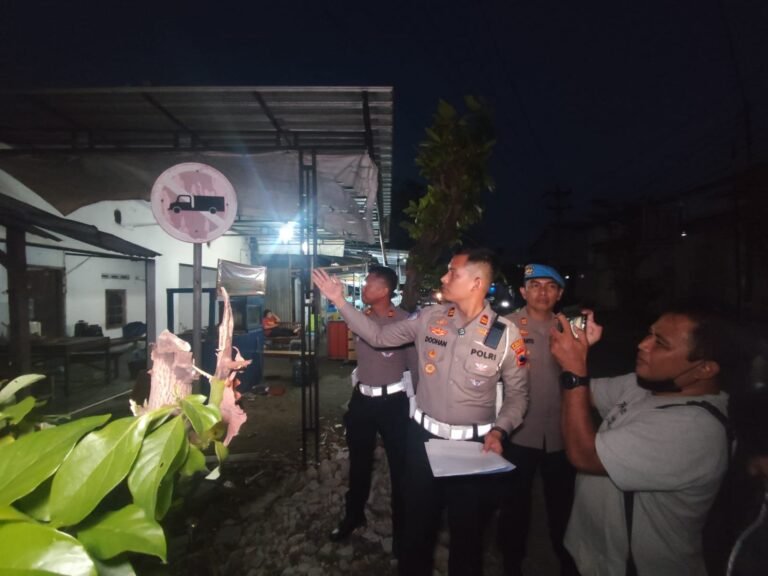 Viral di TikTok! Sopir Truk Marah Saat Ditegur Polisi di Sukoharjo, Ternyata Melanggar Rambu