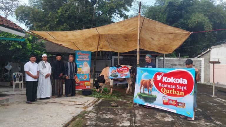 Kokola Group Salurkan Hewan Qurban Bersama Mamah Dedeh di Ciamis