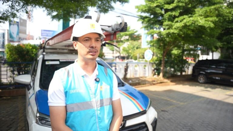 Suka Duka Amrul, Petugas PLN yang Siaga Jaga Listrik Semarang Saat Idul Adha