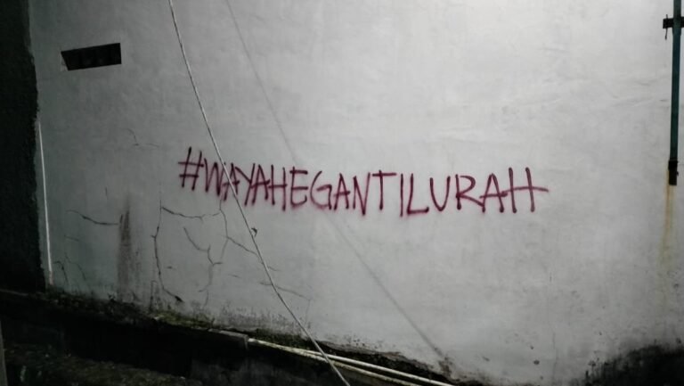 Muncul Vandalisme #wayahegantikades di Desa Kemuning
