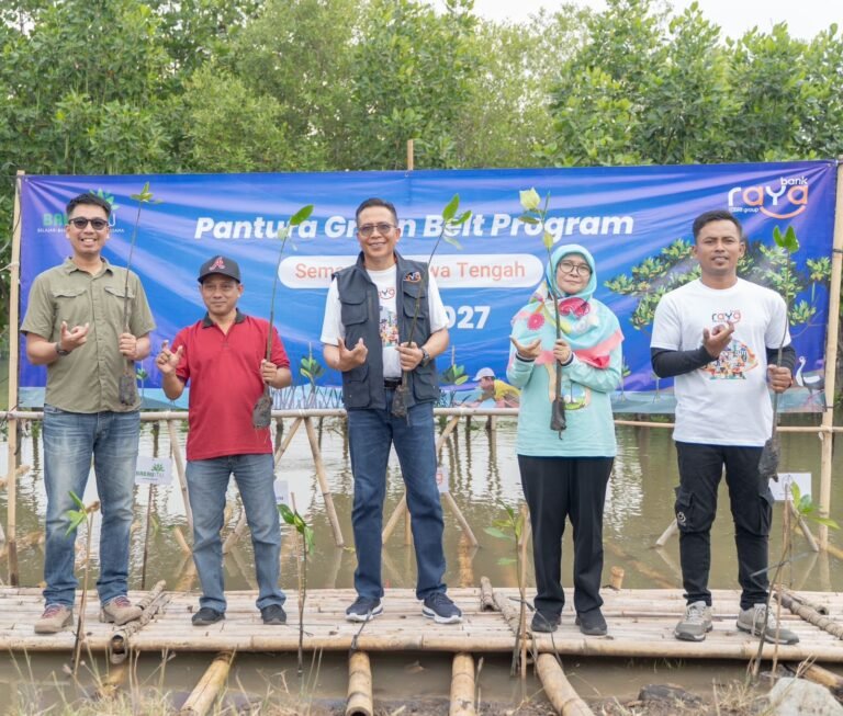 Dukung Kelestarian Ekosistem Laut,  Bank Raya Tanam Ribuan Pohon Bakau